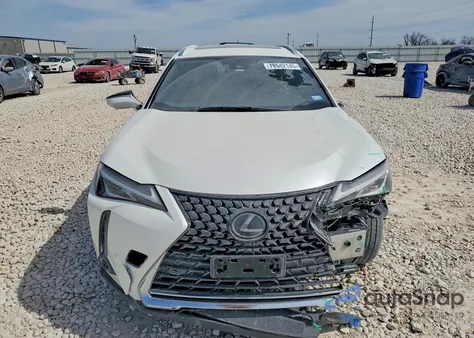 2021 Lexus Ux 200 z USA, uszkodzony, nr VIN JTHP3JBH7M2040678